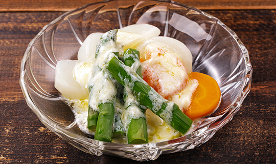 「ゆで野菜のサラダ　ヨーグルトドレッシング」